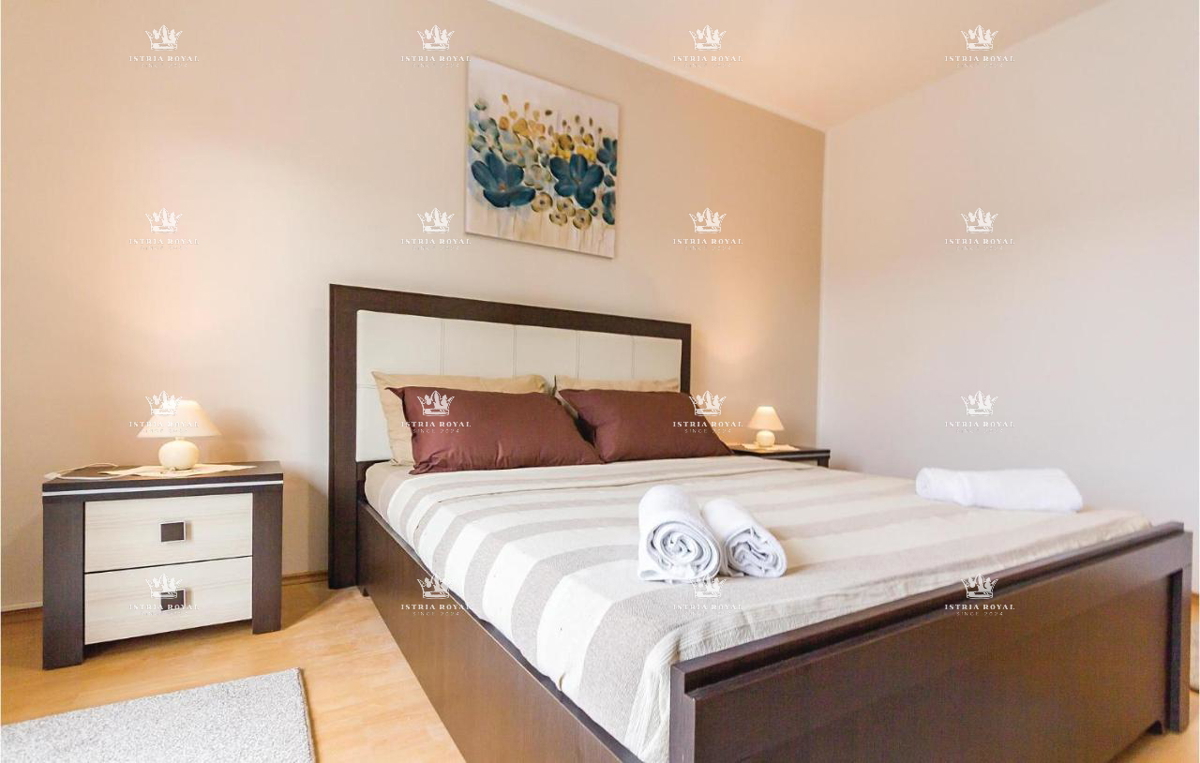 Na prodaj – Družinska hiša s bazenom v Pulju, Valdebek – 220 m² bivalne površine + 400 m² zemljišča!