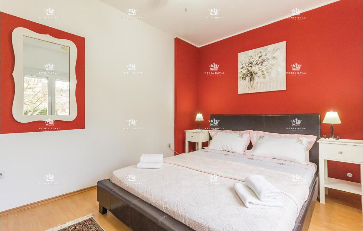 Na prodaj – Družinska hiša s bazenom v Pulju, Valdebek – 220 m² bivalne površine + 400 m² zemljišča!