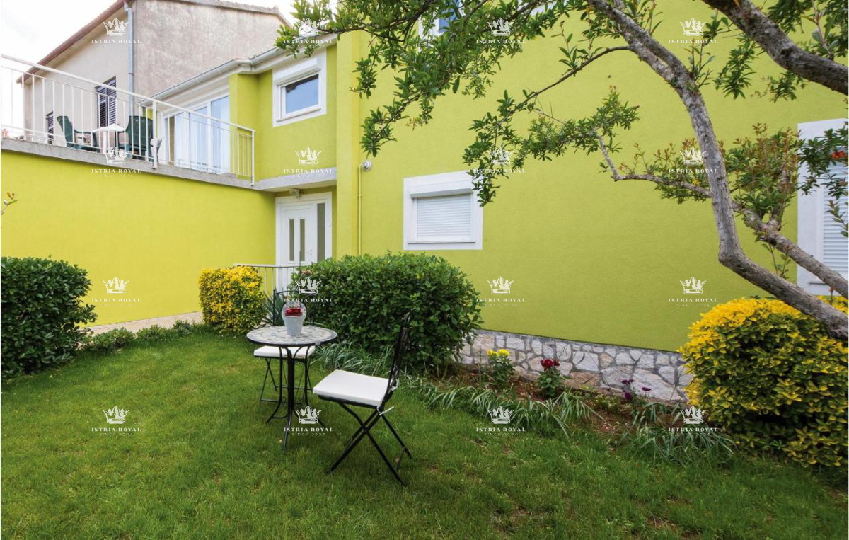 Na prodaj – Družinska hiša s bazenom v Pulju, Valdebek – 220 m² bivalne površine + 400 m² zemljišča!
