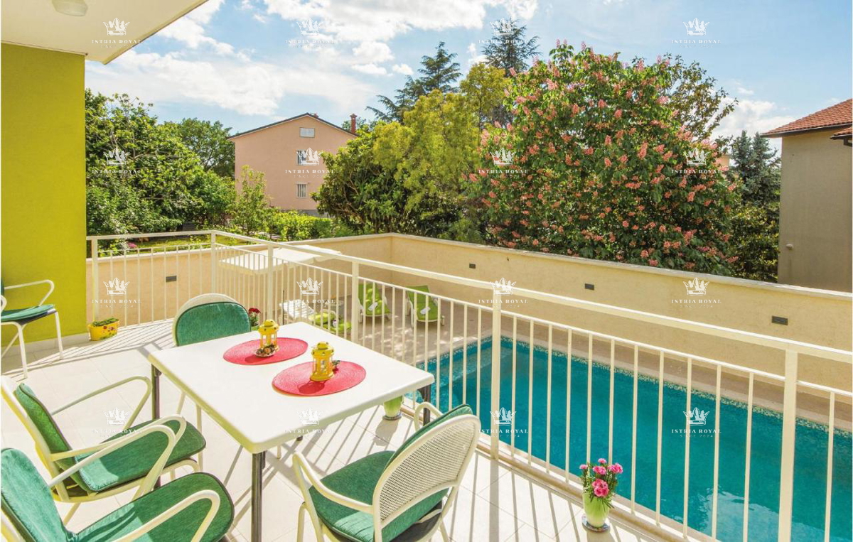 Na prodaj – Družinska hiša s bazenom v Pulju, Valdebek – 220 m² bivalne površine + 400 m² zemljišča!