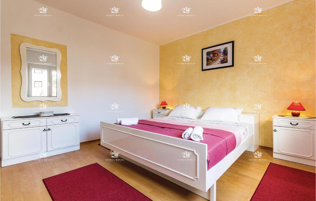Na prodaj – Družinska hiša s bazenom v Pulju, Valdebek – 220 m² bivalne površine + 400 m² zemljišča!