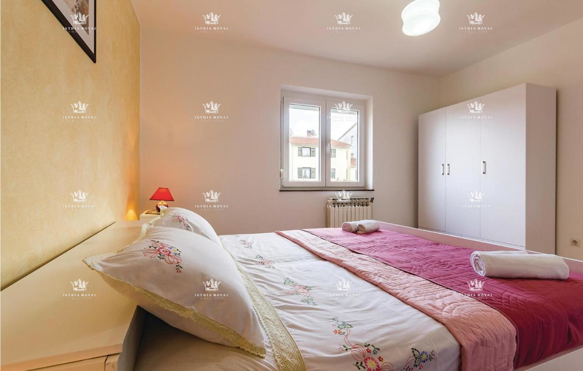 Na prodaj – Družinska hiša s bazenom v Pulju, Valdebek – 220 m² bivalne površine + 400 m² zemljišča!