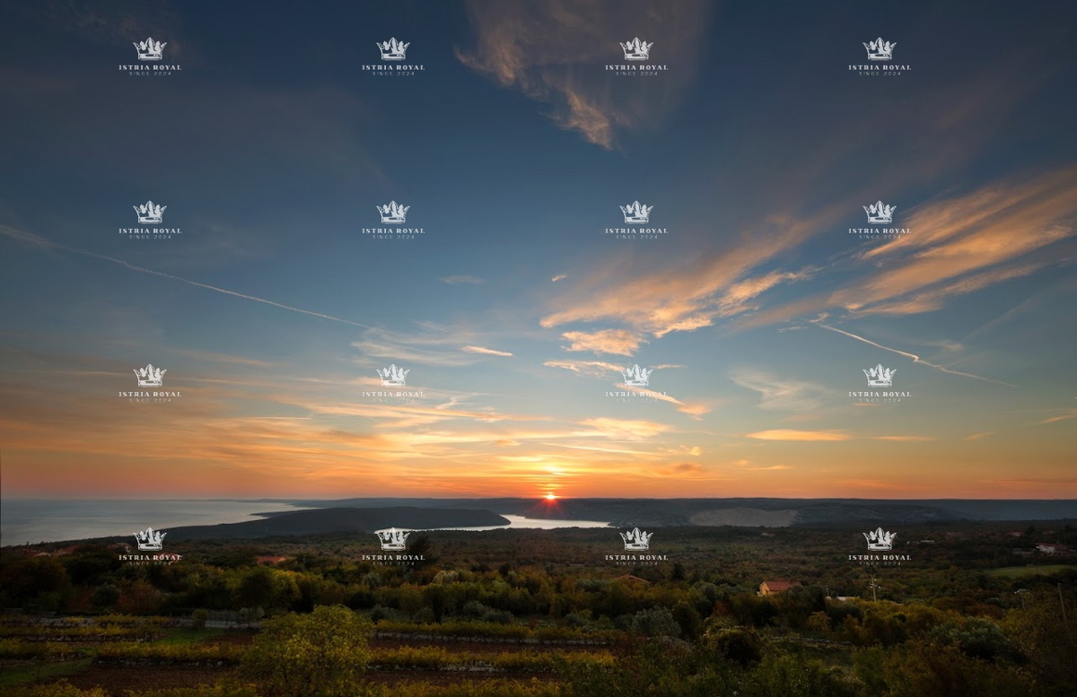 Istra, Sveti Lovreč, 11 gradbenih parcel 7800 m2, pogled na morje, vsa infrastruktura