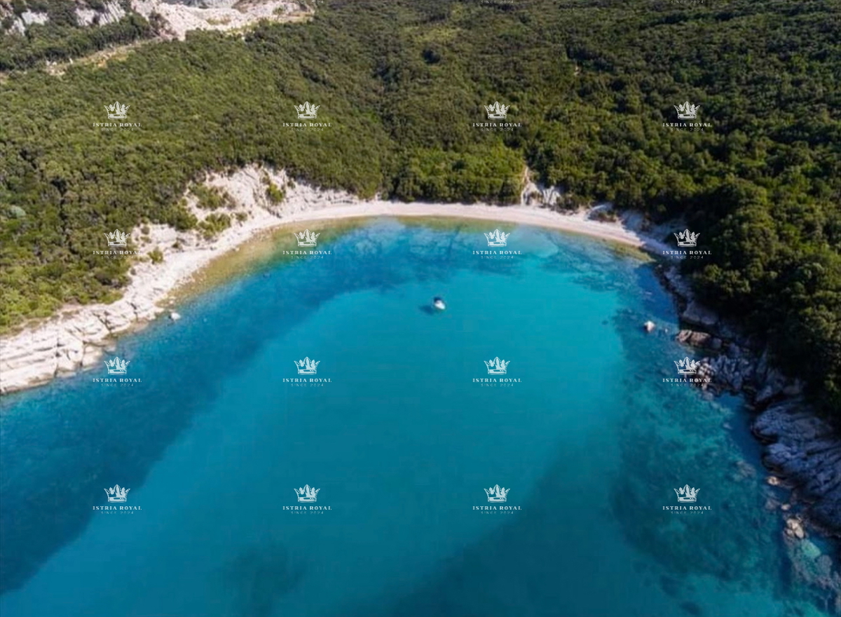 Istra, Sveti Lovreč, 11 gradbenih parcel 7800 m2, pogled na morje, vsa infrastruktura