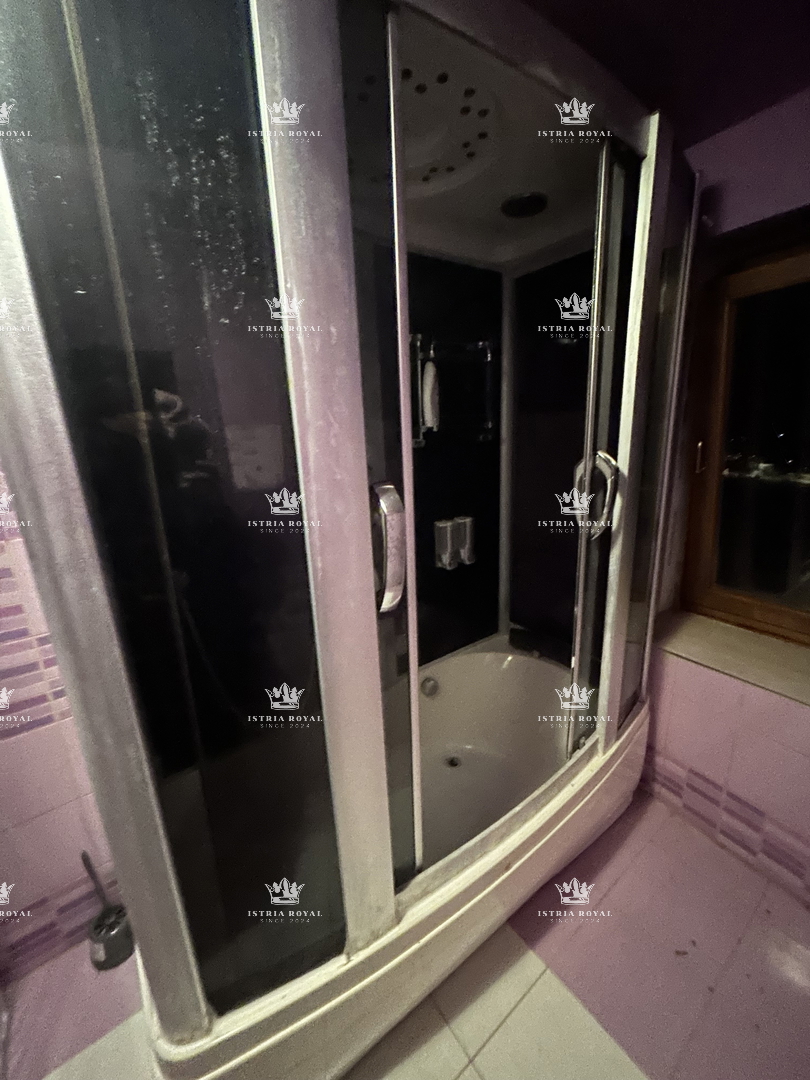 Istra, Buje, dva stanovanja, 50 m2 + 100 m2, 4 spalni prostori, dva dnevna prostora