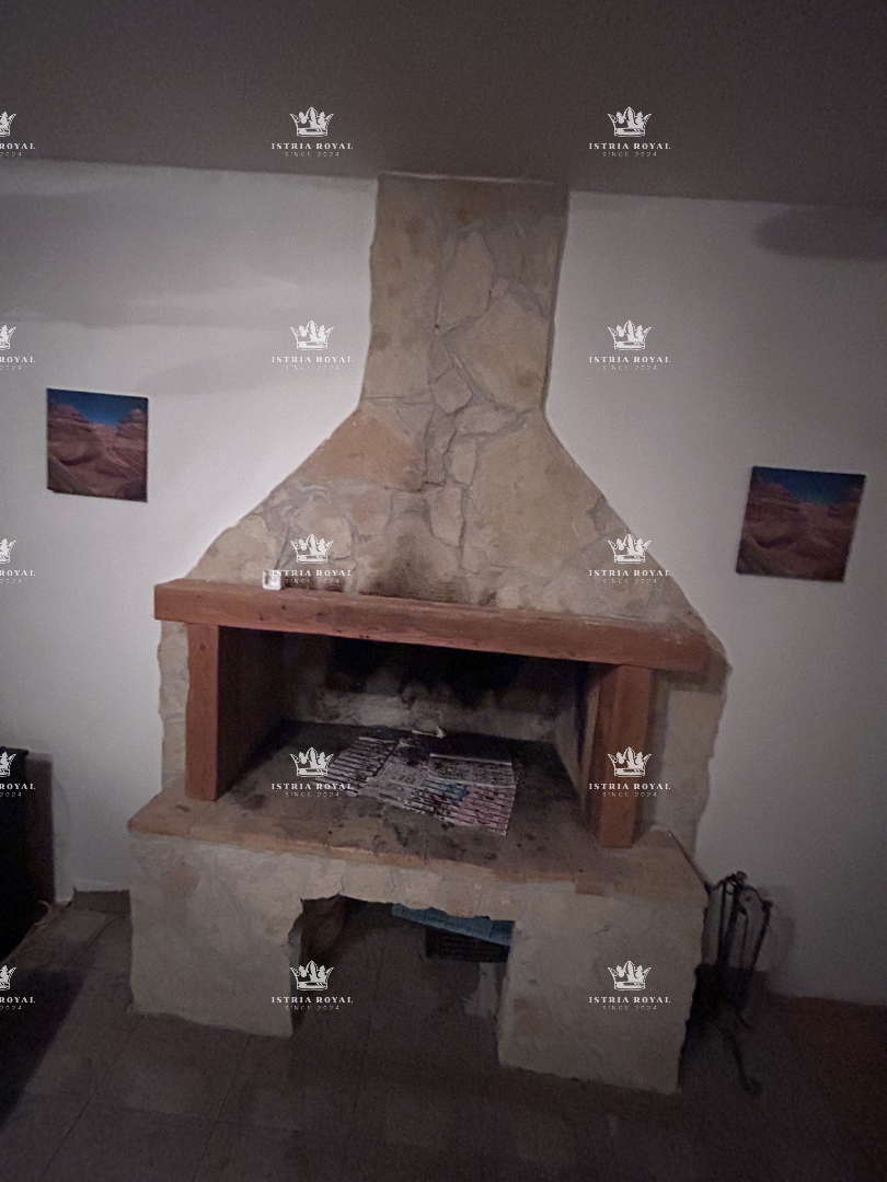 Istra, Buje, dva stanovanja, 50 m2 + 100 m2, 4 spalni prostori, dva dnevna prostora