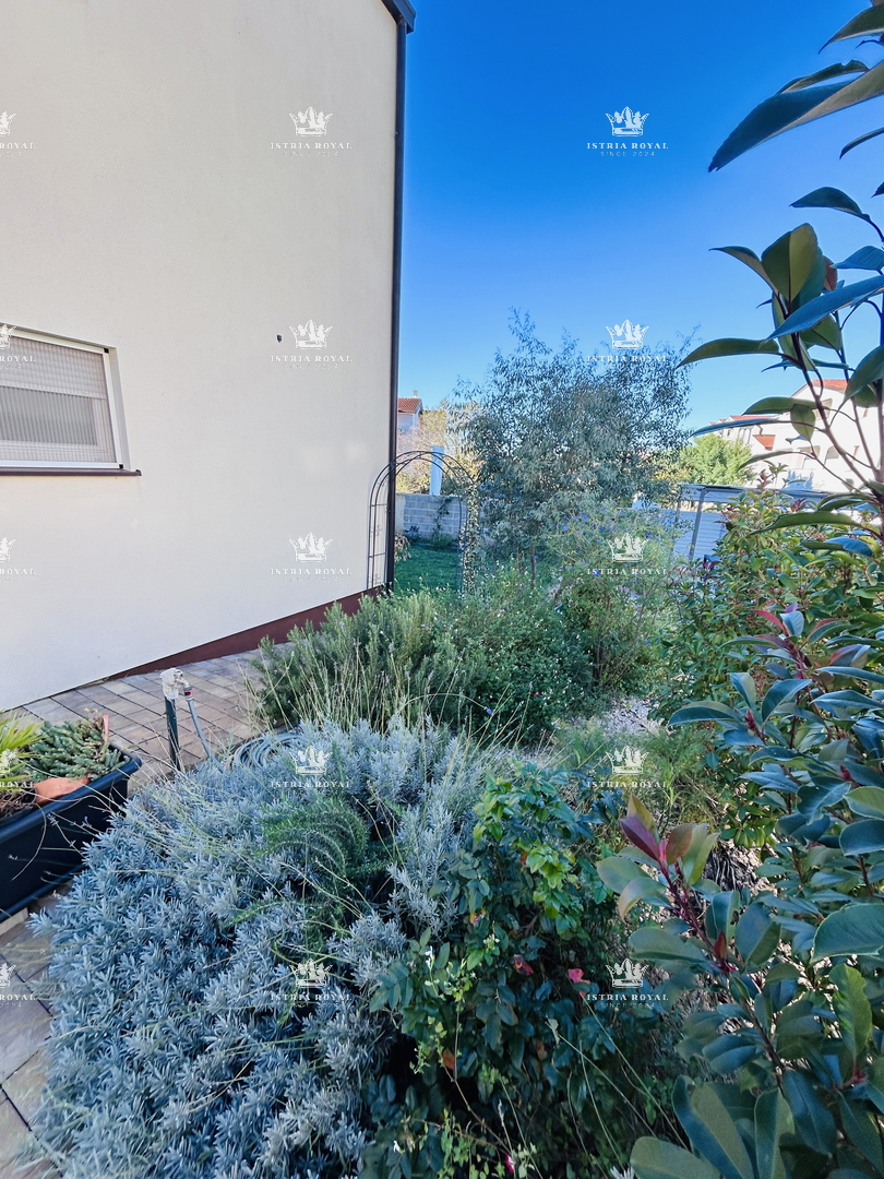 Prostoren stan v Taru – 75 m² + 150 m² terasa in vrt