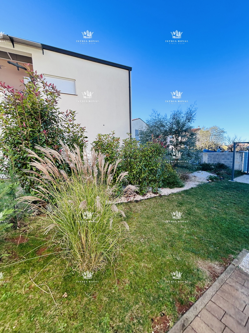 Prostoren stan v Taru – 75 m² + 150 m² terasa in vrt