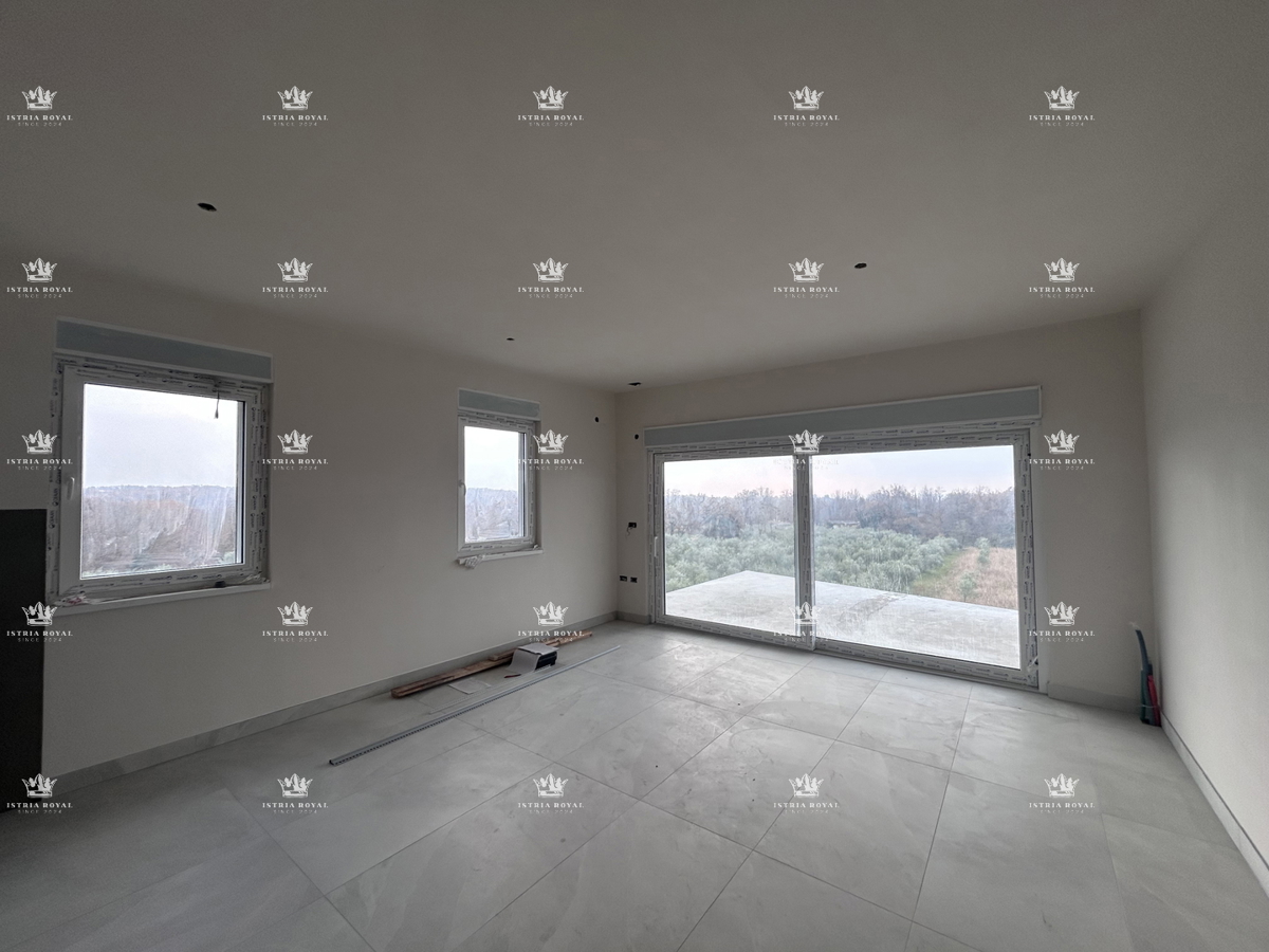 Istra, Umag, stanovanje 88 m2, 3 sobe + jedilnica, garaža, shramba, bazen, 1. nadstropje