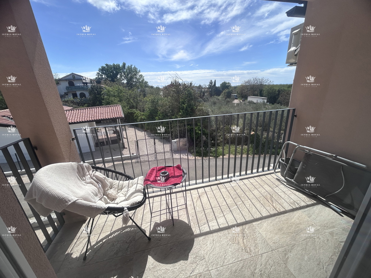 Istra, Brtonigla, prodaja večjega opremljenega stanovanja 80 m2, balkon, 2S+DB, priložnost