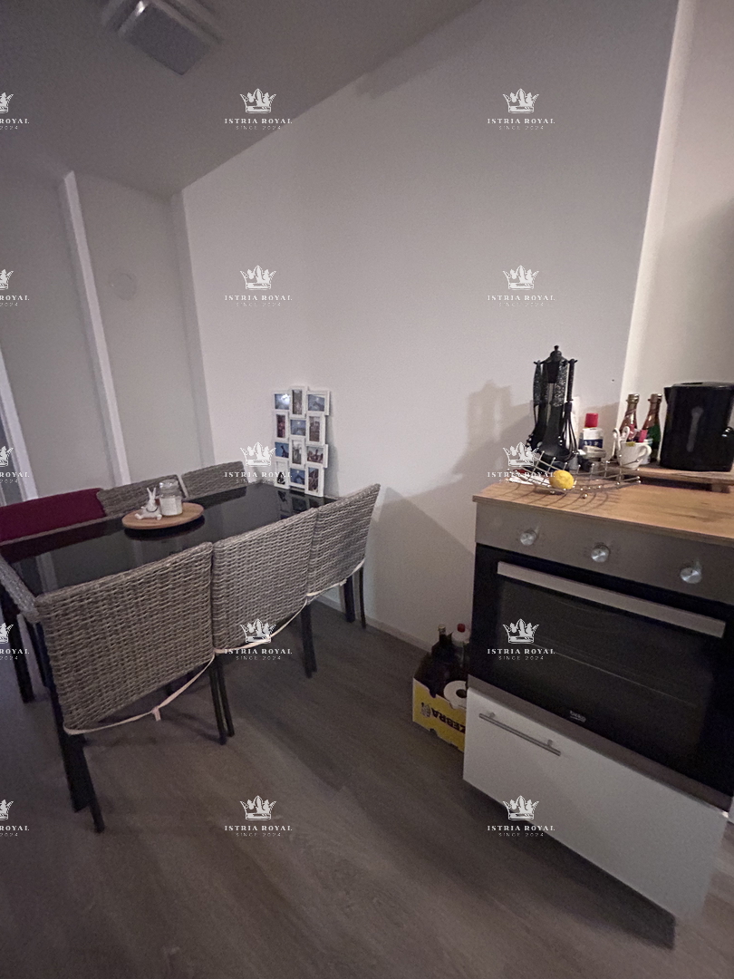 Istra, Brtonigla, prodaja večjega opremljenega stanovanja 80 m2, balkon, 2S+DB, priložnost