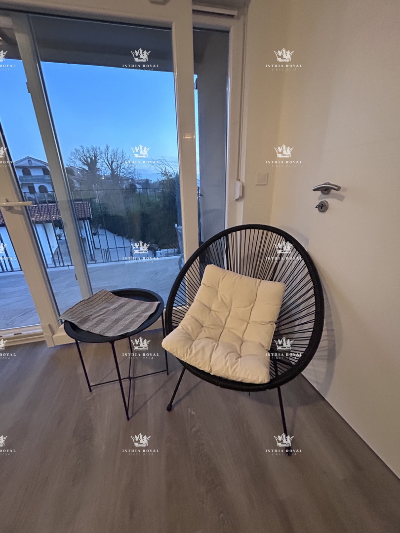 Istra, Brtonigla, prodaja večjega opremljenega stanovanja 80 m2, balkon, 2S+DB, priložnost