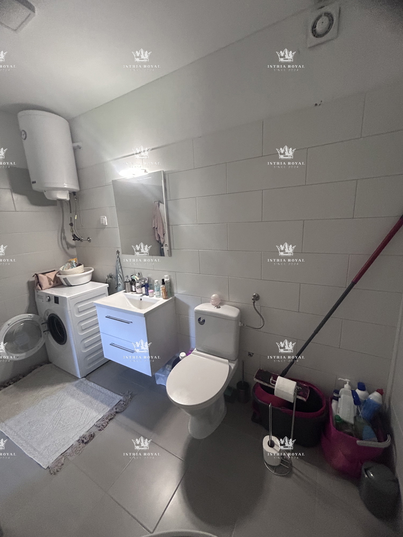 Istra, Brtonigla, prodaja večjega opremljenega stanovanja 80 m2, balkon, 2S+DB, priložnost