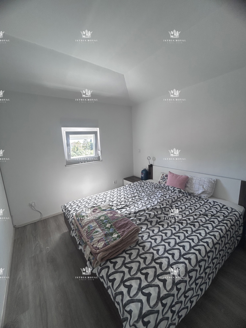 Istra, Brtonigla, prodaja večjega opremljenega stanovanja 80 m2, balkon, 2S+DB, priložnost