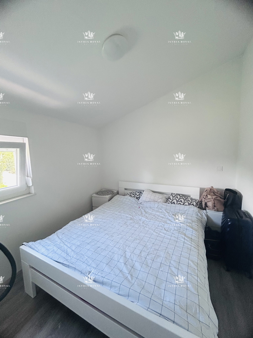 Istra, Brtonigla, prodaja večjega opremljenega stanovanja 80 m2, balkon, 2S+DB, priložnost