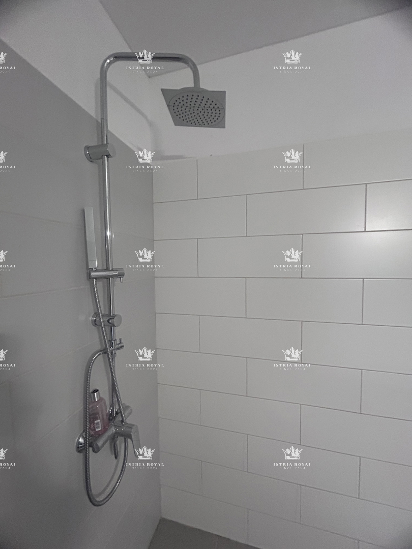 Istra, Brtonigla, prodaja večjega opremljenega stanovanja 80 m2, balkon, 2S+DB, priložnost