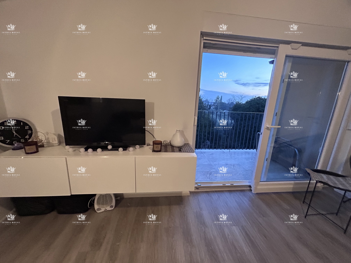 Istra, Brtonigla, prodaja večjega opremljenega stanovanja 80 m2, balkon, 2S+DB, priložnost