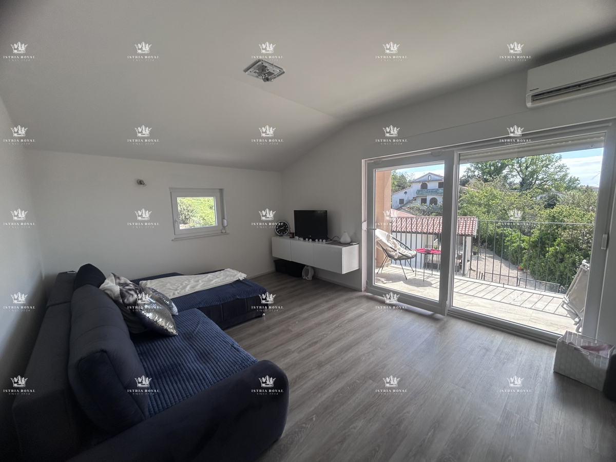 Istra, Brtonigla, prodaja večjega opremljenega stanovanja 80 m2, balkon, 2S+DB, priložnost