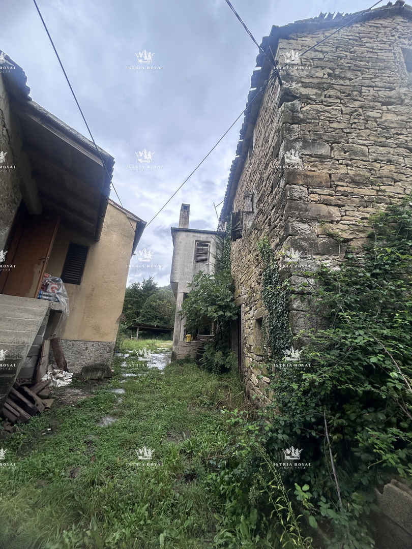 ISTRA – SENJ (OPRTALJ) – PRODAJA STARE ISTARSKE KAMNITE HIŠE Z RAZGLEDOM – 90 m², ZA PRILAGODITEV.