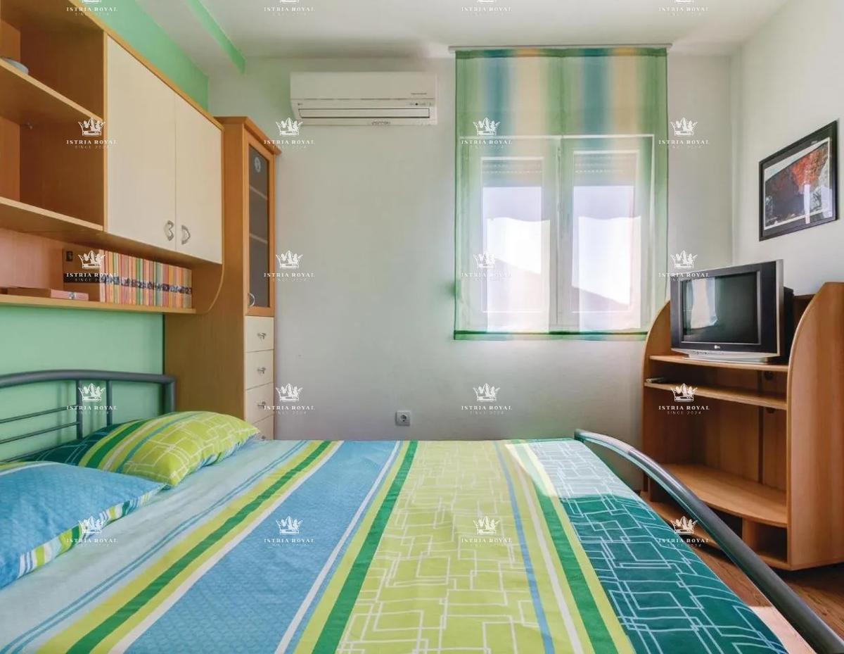 Hiša s bazenom za prodajo – Pula, Škatari