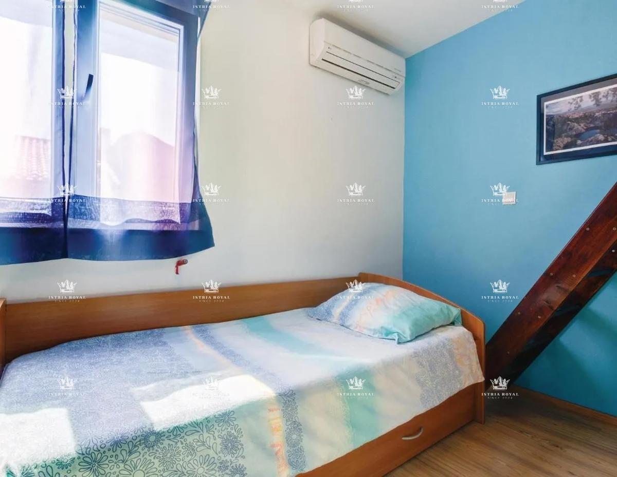 Hiša s bazenom za prodajo – Pula, Škatari