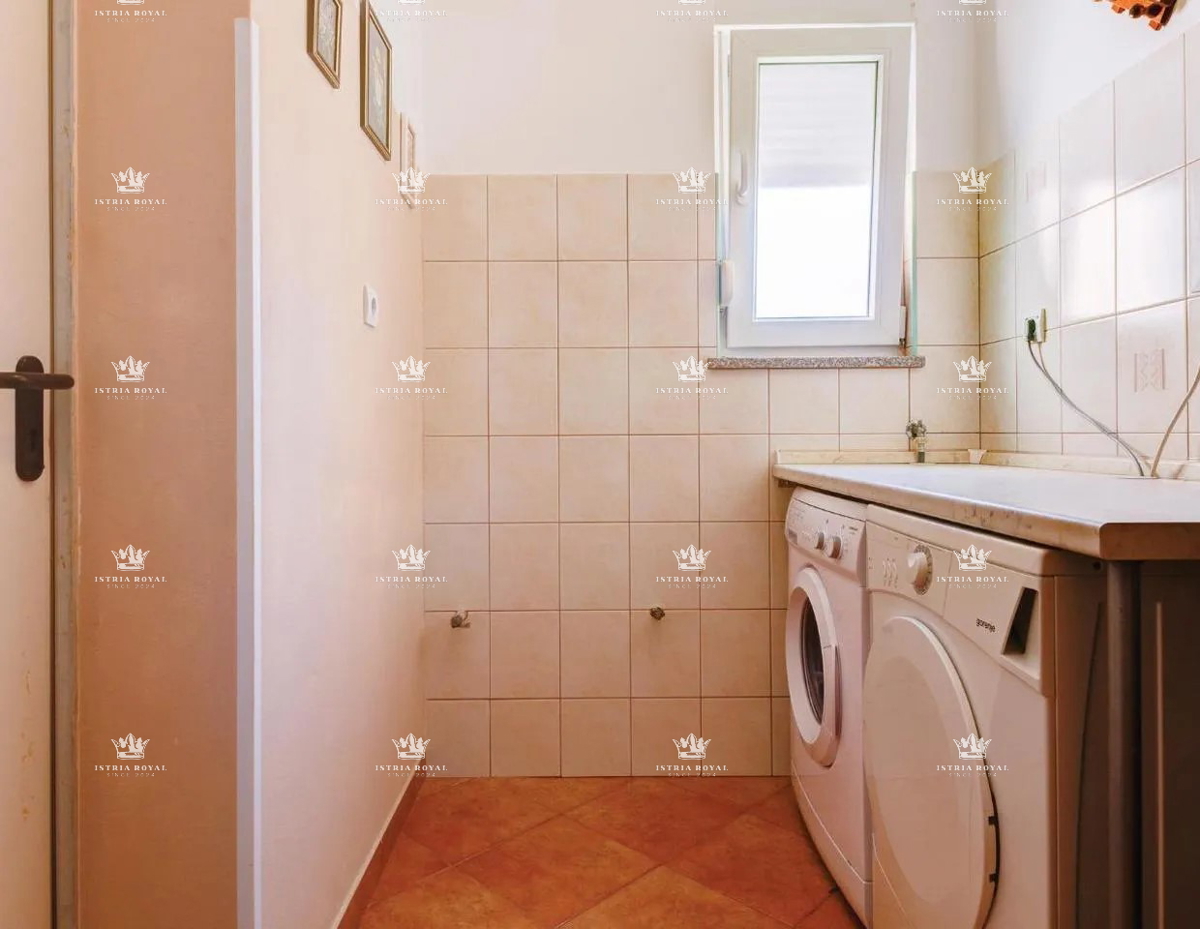Hiša s bazenom za prodajo – Pula, Škatari