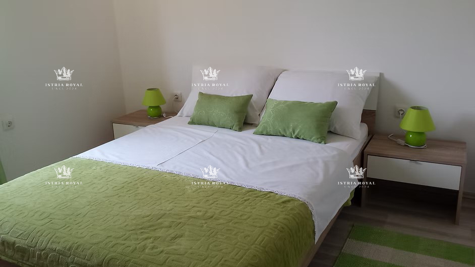 PRODAJA HIŠE Z DVEMA STANOVANJSKIMA ENOTAMA + DVORIŠČE – SKUPAJ 136,78 m²! ISTRA, LIŽNJAN, PULA