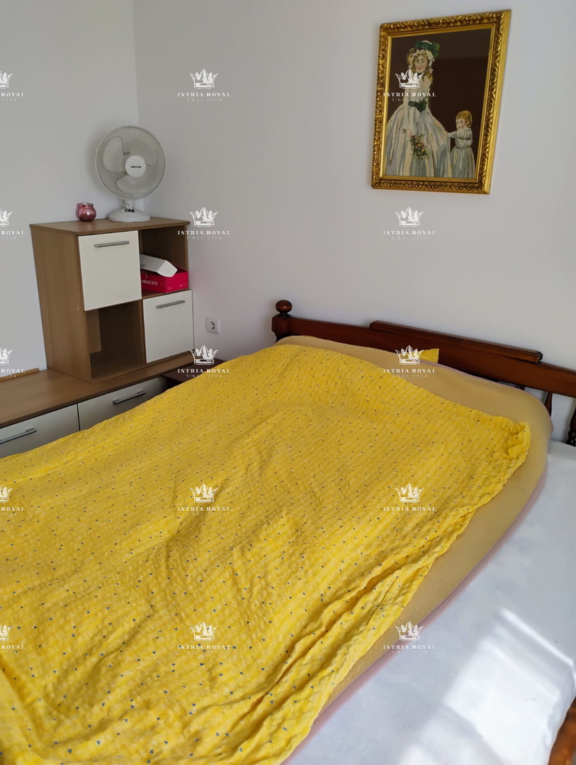 PRODAJA HIŠE Z DVEMA STANOVANJSKIMA ENOTAMA + DVORIŠČE – SKUPAJ 136,78 m²! ISTRA, LIŽNJAN, PULA