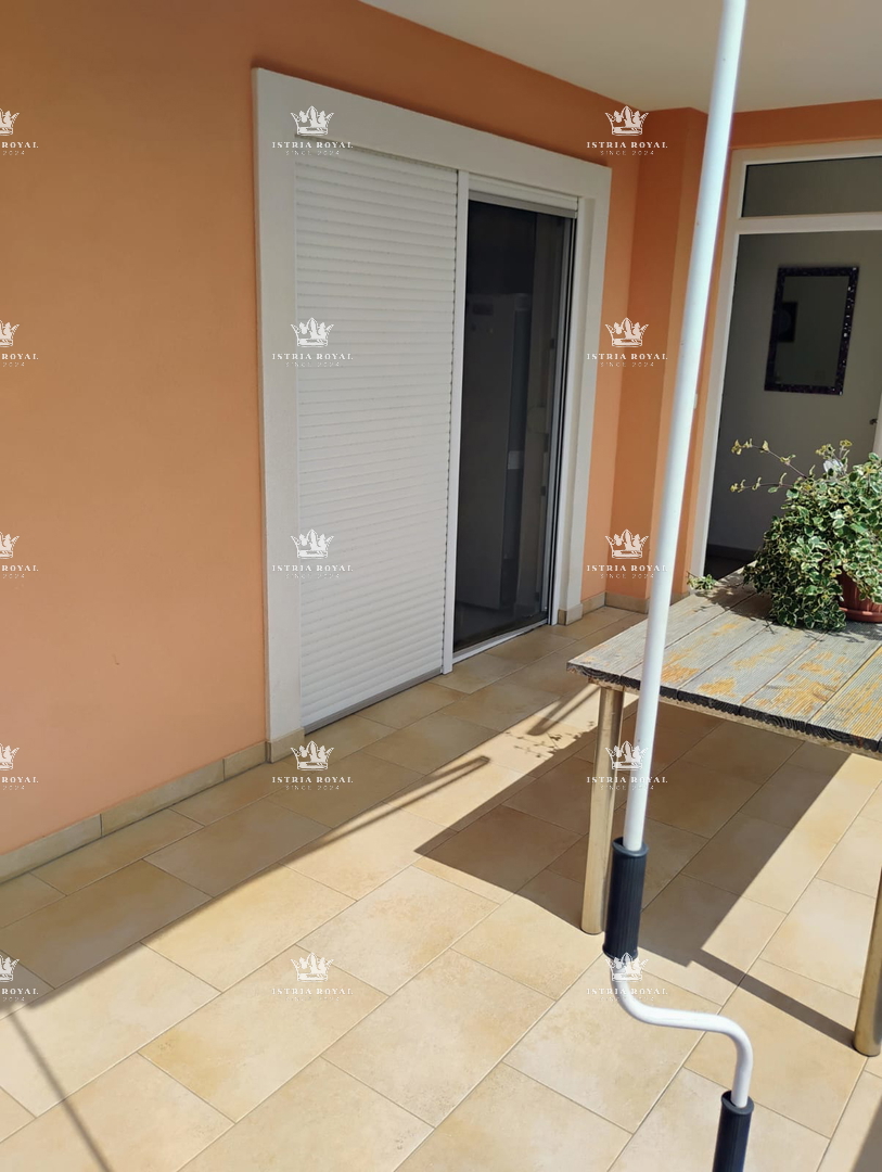 PRODAJA HIŠE Z DVEMA STANOVANJSKIMA ENOTAMA + DVORIŠČE – SKUPAJ 136,78 m²! ISTRA, LIŽNJAN, PULA
