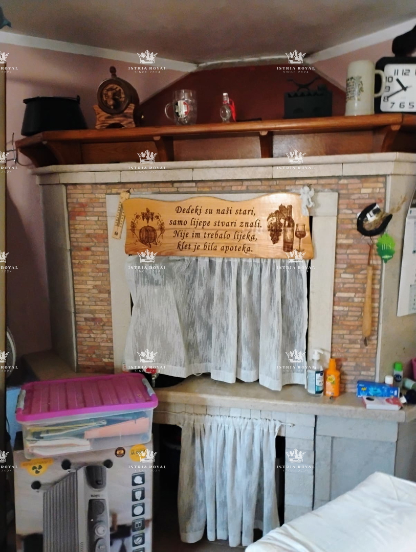 PRODAJA HIŠE Z DVEMA STANOVANJSKIMA ENOTAMA + DVORIŠČE – SKUPAJ 136,78 m²! ISTRA, LIŽNJAN, PULA