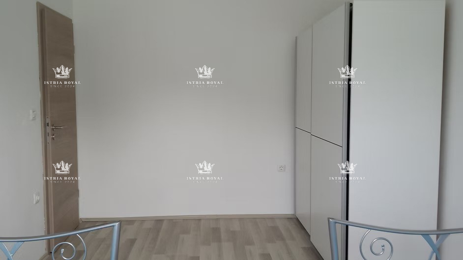 PRODAJA HIŠE Z DVEMA STANOVANJSKIMA ENOTAMA + DVORIŠČE – SKUPAJ 136,78 m²! ISTRA, LIŽNJAN, PULA