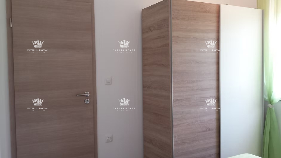 PRODAJA HIŠE Z DVEMA STANOVANJSKIMA ENOTAMA + DVORIŠČE – SKUPAJ 136,78 m²! ISTRA, LIŽNJAN, PULA