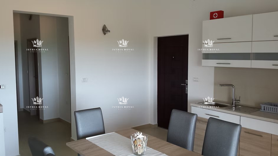PRODAJA HIŠE Z DVEMA STANOVANJSKIMA ENOTAMA + DVORIŠČE – SKUPAJ 136,78 m²! ISTRA, LIŽNJAN, PULA
