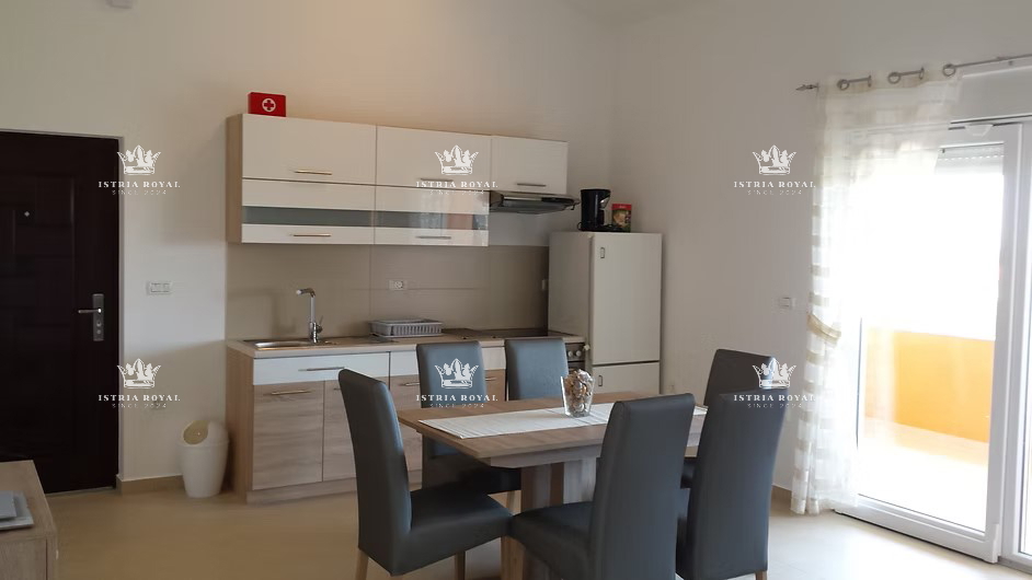 PRODAJA HIŠE Z DVEMA STANOVANJSKIMA ENOTAMA + DVORIŠČE – SKUPAJ 136,78 m²! ISTRA, LIŽNJAN, PULA