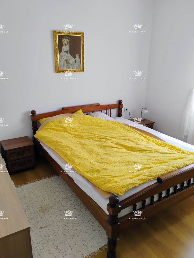 PRODAJA HIŠE Z DVEMA STANOVANJSKIMA ENOTAMA + DVORIŠČE – SKUPAJ 136,78 m²! ISTRA, LIŽNJAN, PULA