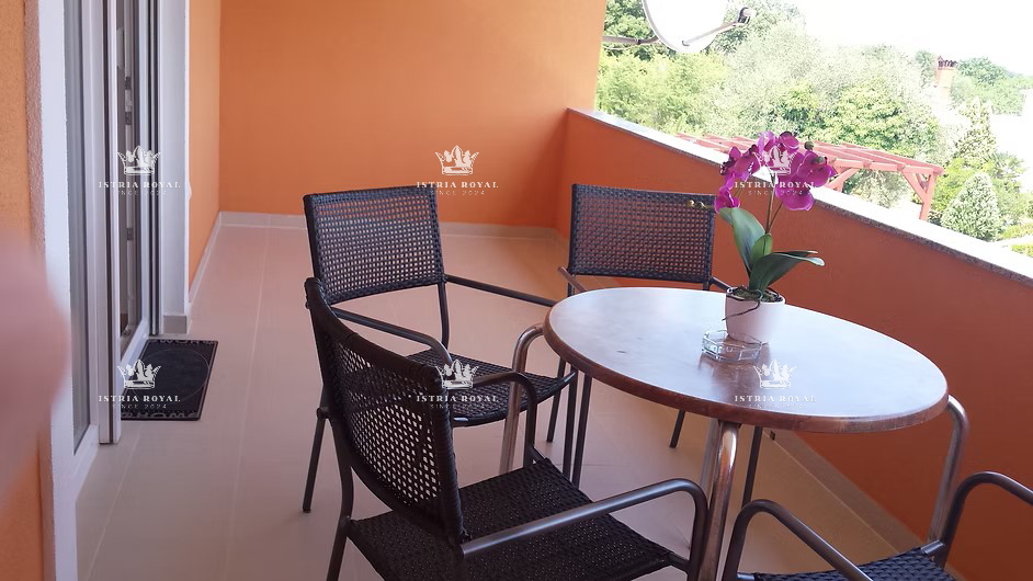 PRODAJA HIŠE Z DVEMA STANOVANJSKIMA ENOTAMA + DVORIŠČE – SKUPAJ 136,78 m²! ISTRA, LIŽNJAN, PULA