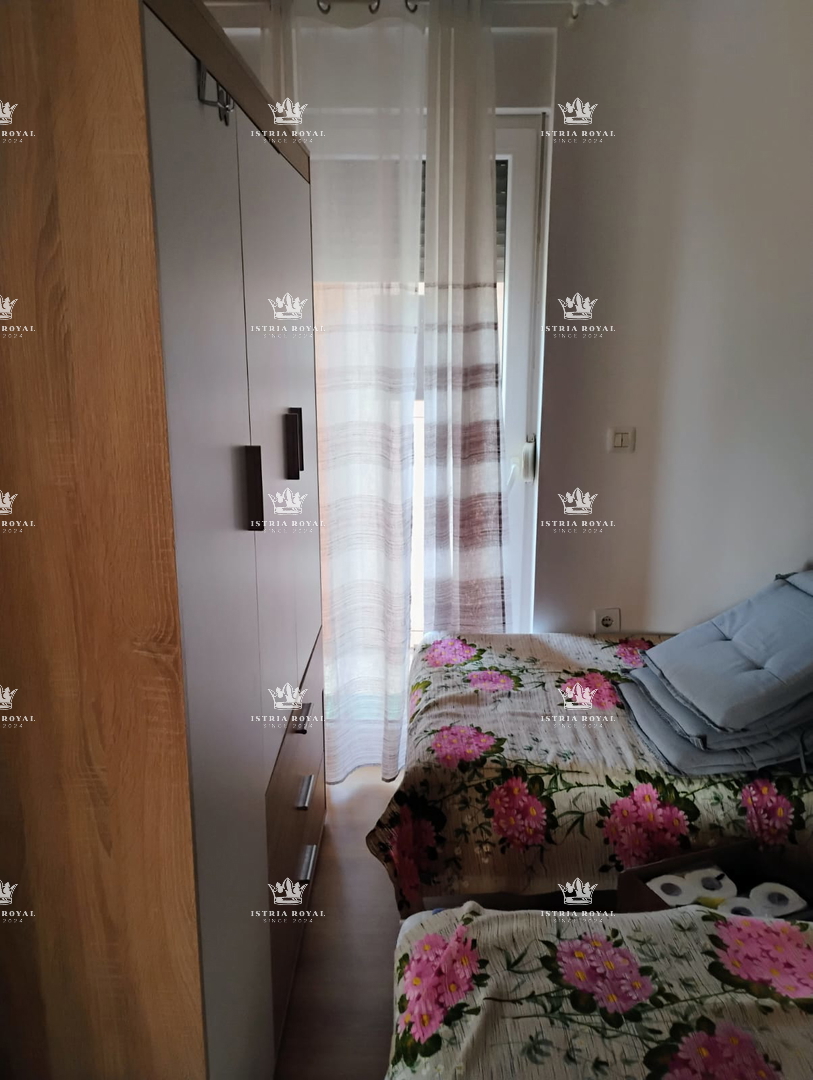PRODAJA HIŠE Z DVEMA STANOVANJSKIMA ENOTAMA + DVORIŠČE – SKUPAJ 136,78 m²! ISTRA, LIŽNJAN, PULA