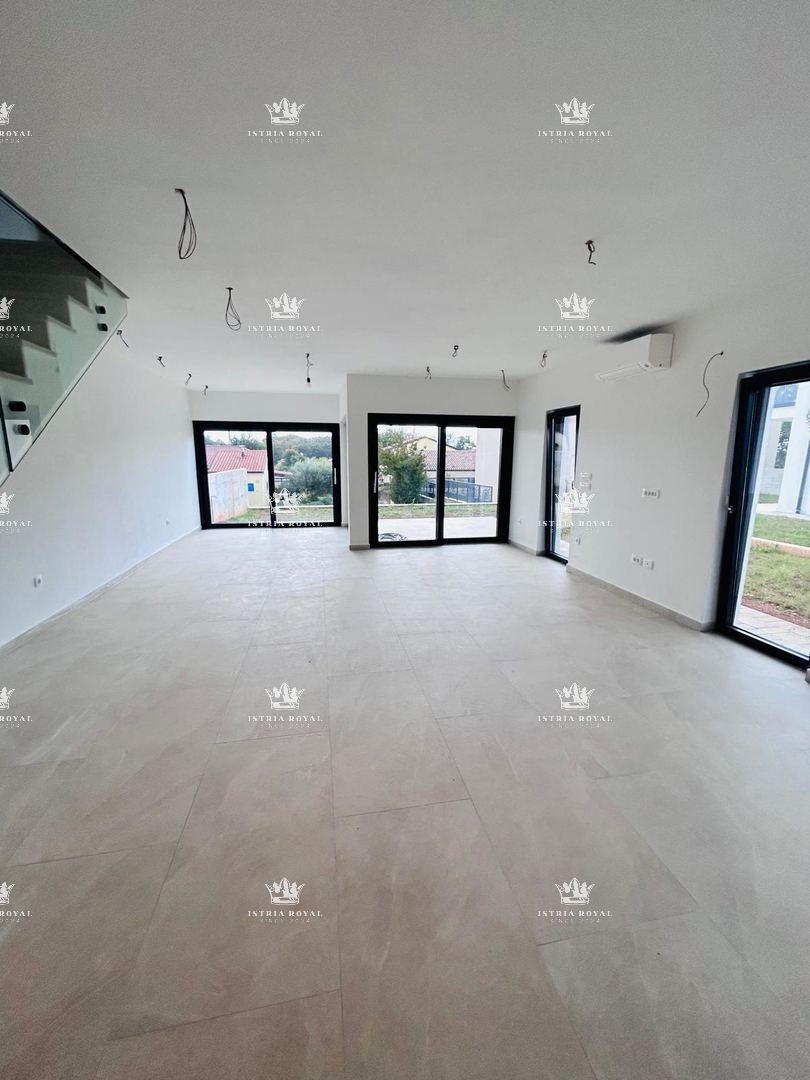 Istra, Karigador, DVOJNA HIŠA 118 m2, 3 SPALNICE + DNEVNA SOBA, 300 m od morja, pogled na morje