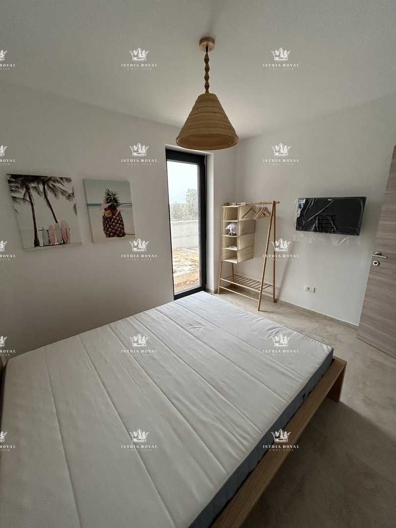 Istra, Medulin, stanovanje v novogradnji z bazenom in vrtom