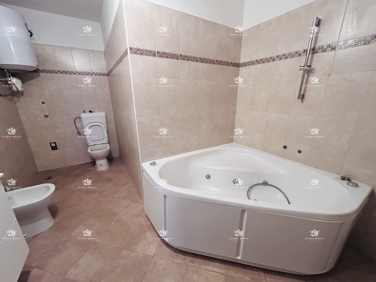 Istra, Bašanija, stanovanje 2S+DB, 93 m2, tri terase, miren del naselja