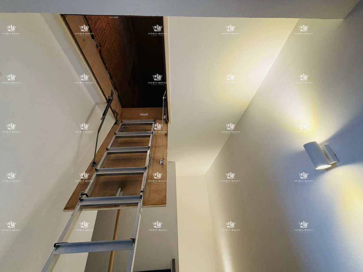 Istra, Pula, moderan stan 105 m2, parkirišče, 2SS+DB, terasa, dodatno podstrešje