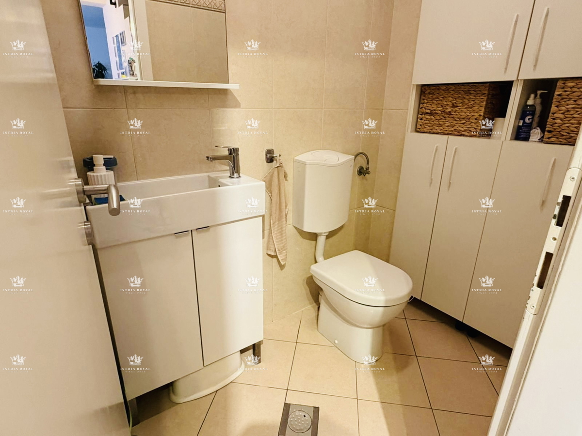 Istra, Pula, moderan stan 105 m2, parkirišče, 2SS+DB, terasa, dodatno podstrešje