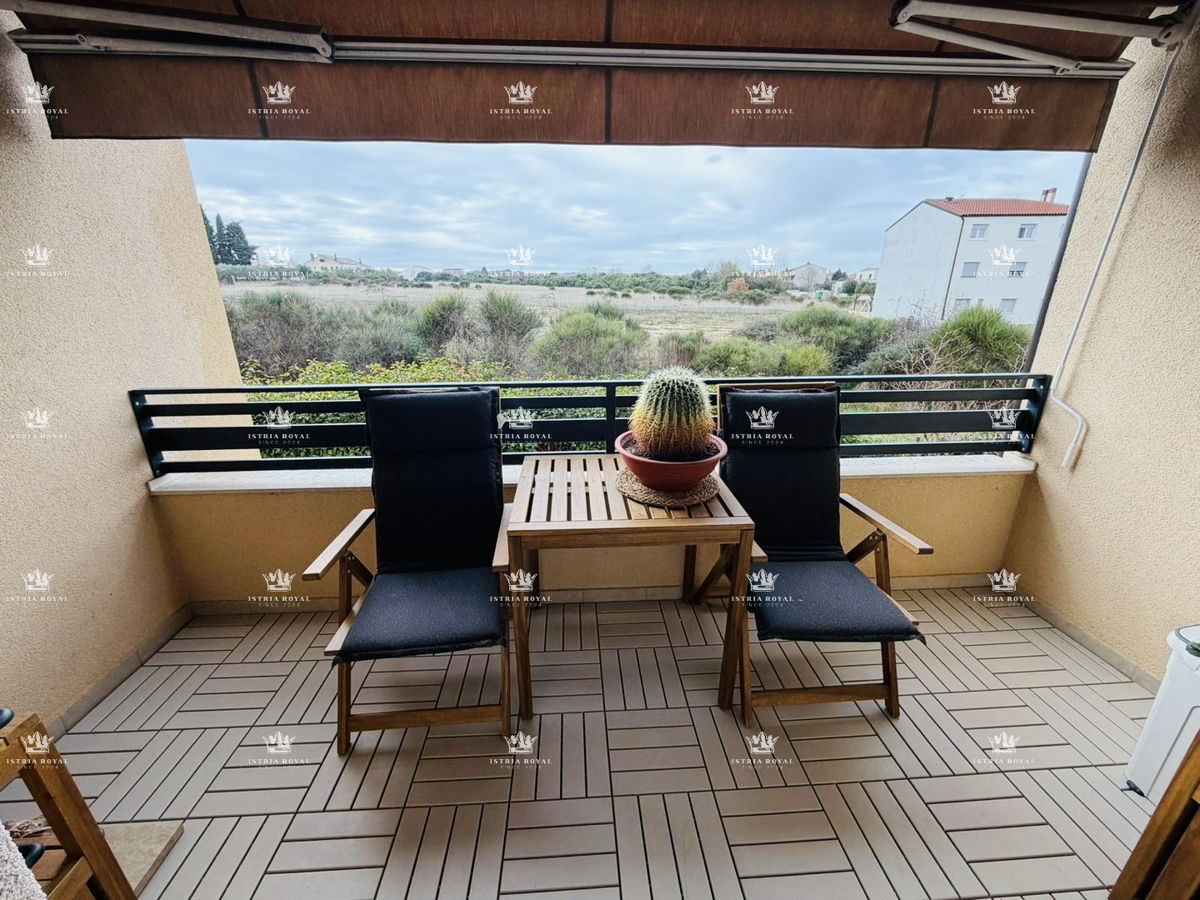 Istra, Pula, moderan stan 105 m2, parkirišče, 2SS+DB, terasa, dodatno podstrešje