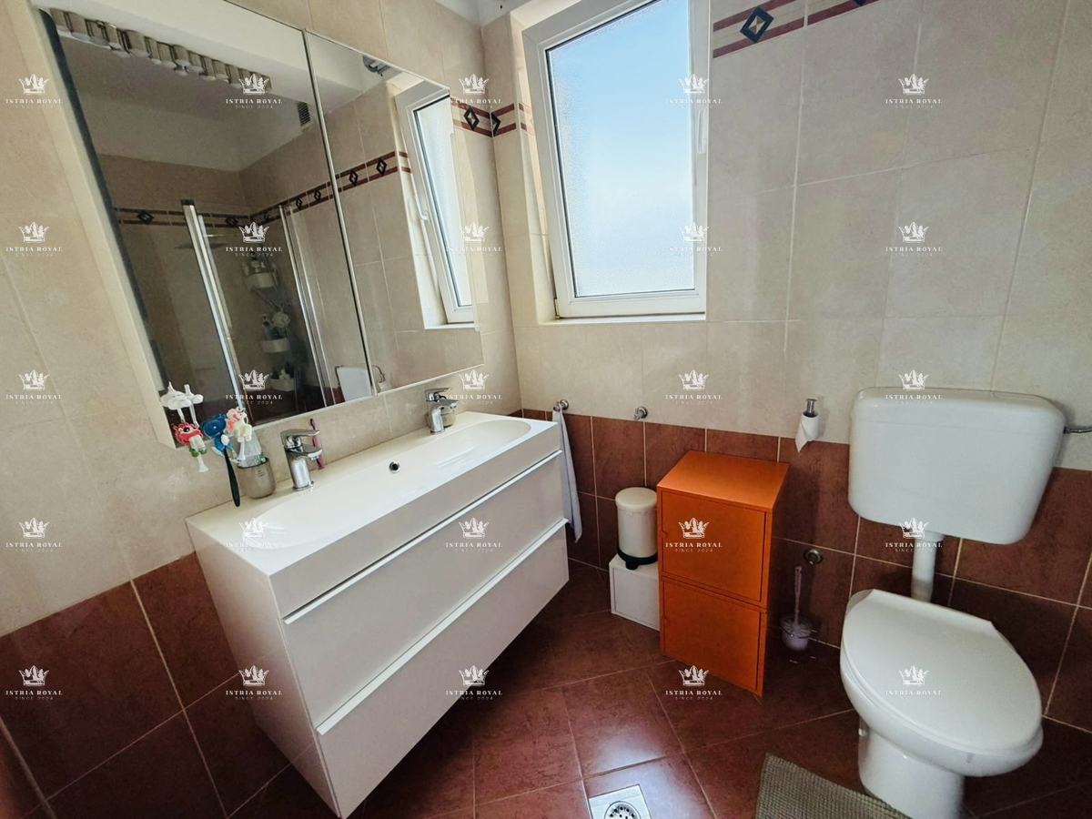 Istra, Pula, moderan stan 105 m2, parkirišče, 2SS+DB, terasa, dodatno podstrešje