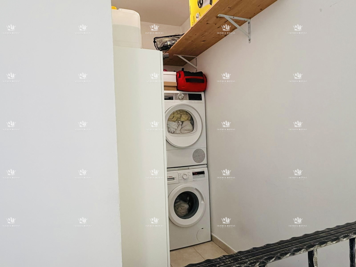 Istra, Pula, moderan stan 105 m2, parkirišče, 2SS+DB, terasa, dodatno podstrešje