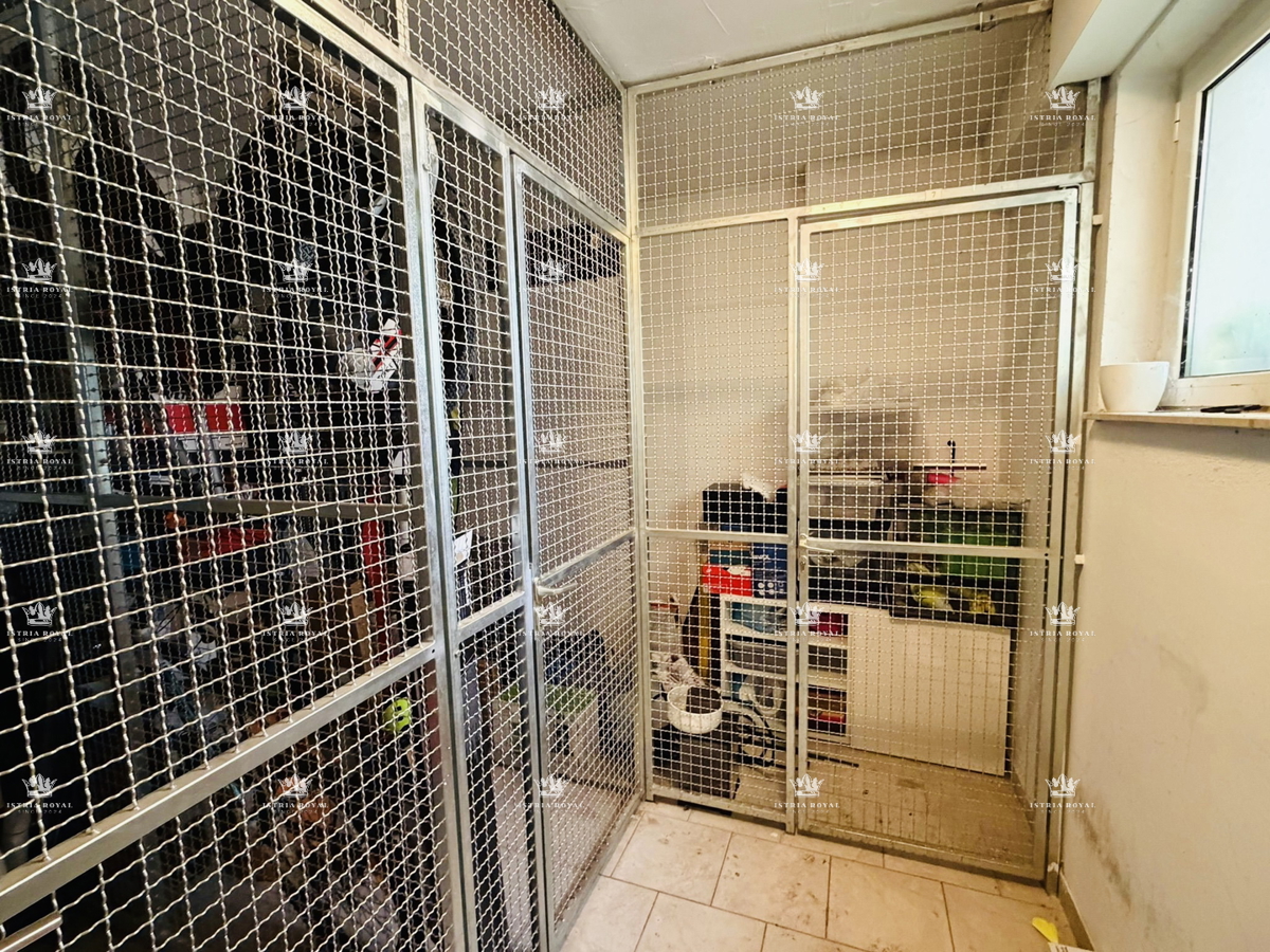 Istra, Pula, moderan stan 105 m2, parkirišče, 2SS+DB, terasa, dodatno podstrešje