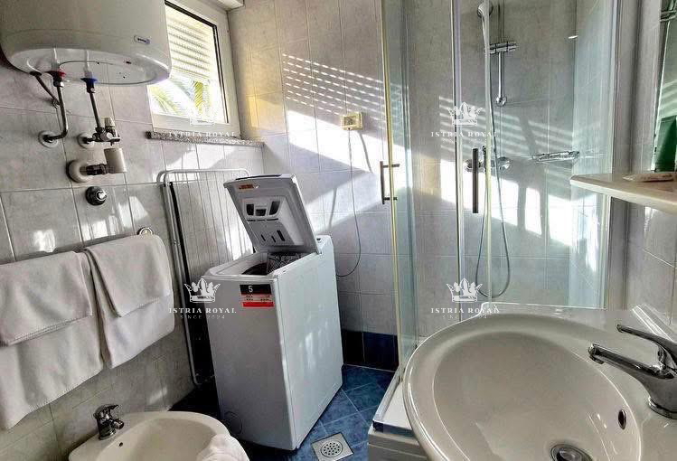 Istra, Crveni Vrh, stan 39 m2, 1 soba + dnevna soba, ob morju, rezidenčni del, odprt pogled na morje,