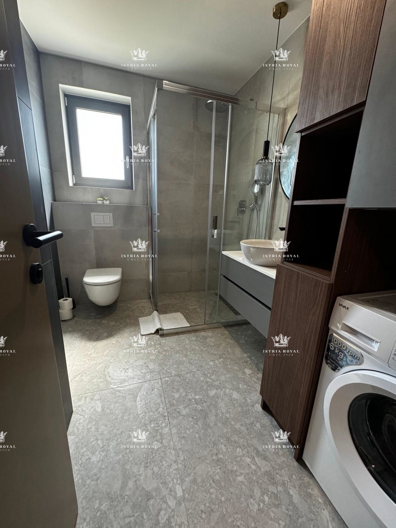 Luksuzno stanovanje z jacuzzijem in pogledom na morje – Nova Vas, Poreč, Istra.