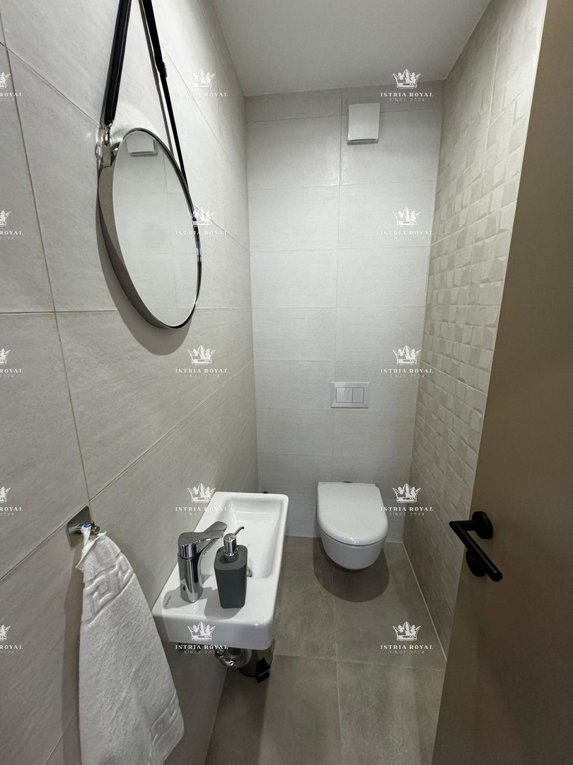 Luksuzno stanovanje z jacuzzijem in pogledom na morje – Nova Vas, Poreč, Istra.