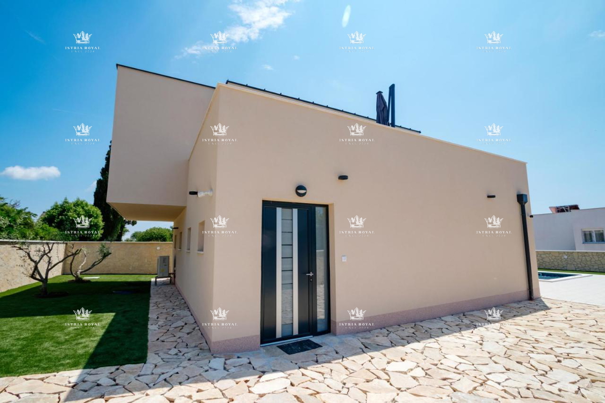 Luksuzna vila z bazenom za prodajo – Pula, novogradnja, Istra.
